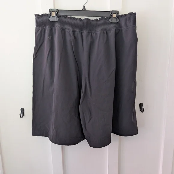 Lululemon Stretch Woven Ruffle-Waist High-Rise Short 9" - Picture 8 of 8